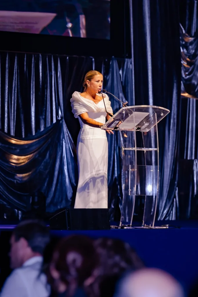 Parlament a l'escenari durant la gala solidària Nit Bufona 2026